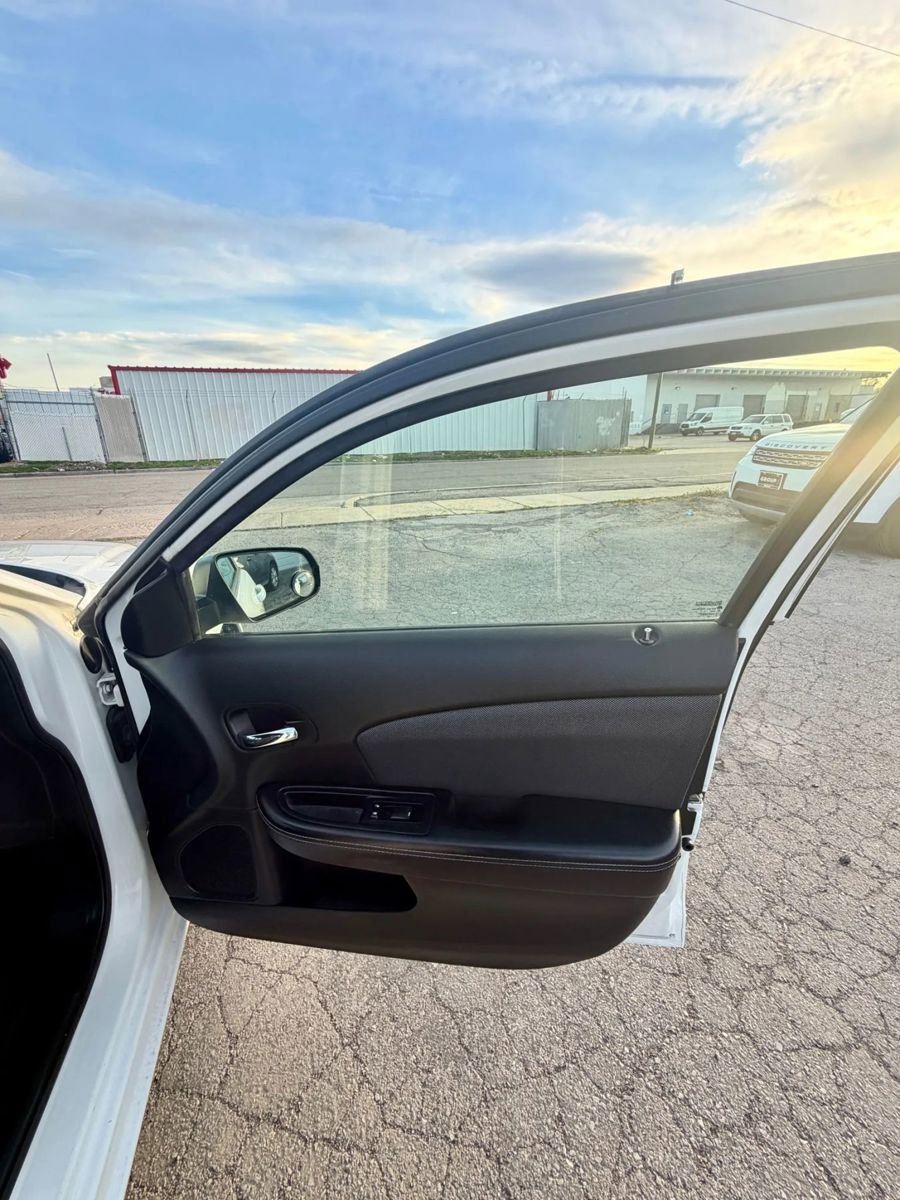 Used 2012 Dodge Avenger SE image 16