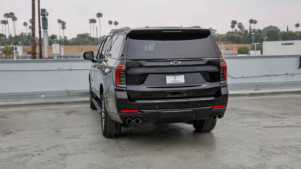 Used 2025 Chevrolet Suburban Z71 AWD/4WD image 6