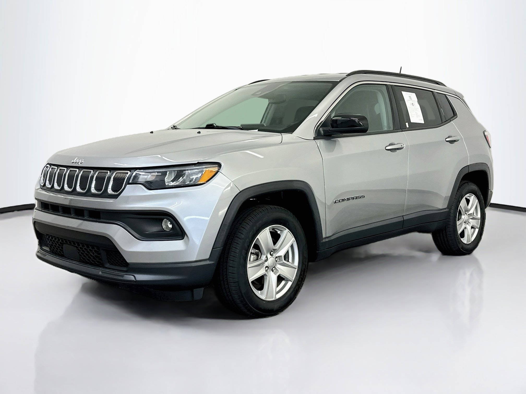 Used 2022 Jeep Compass Latitude w/ Convenience Group AWD/4WD image 3