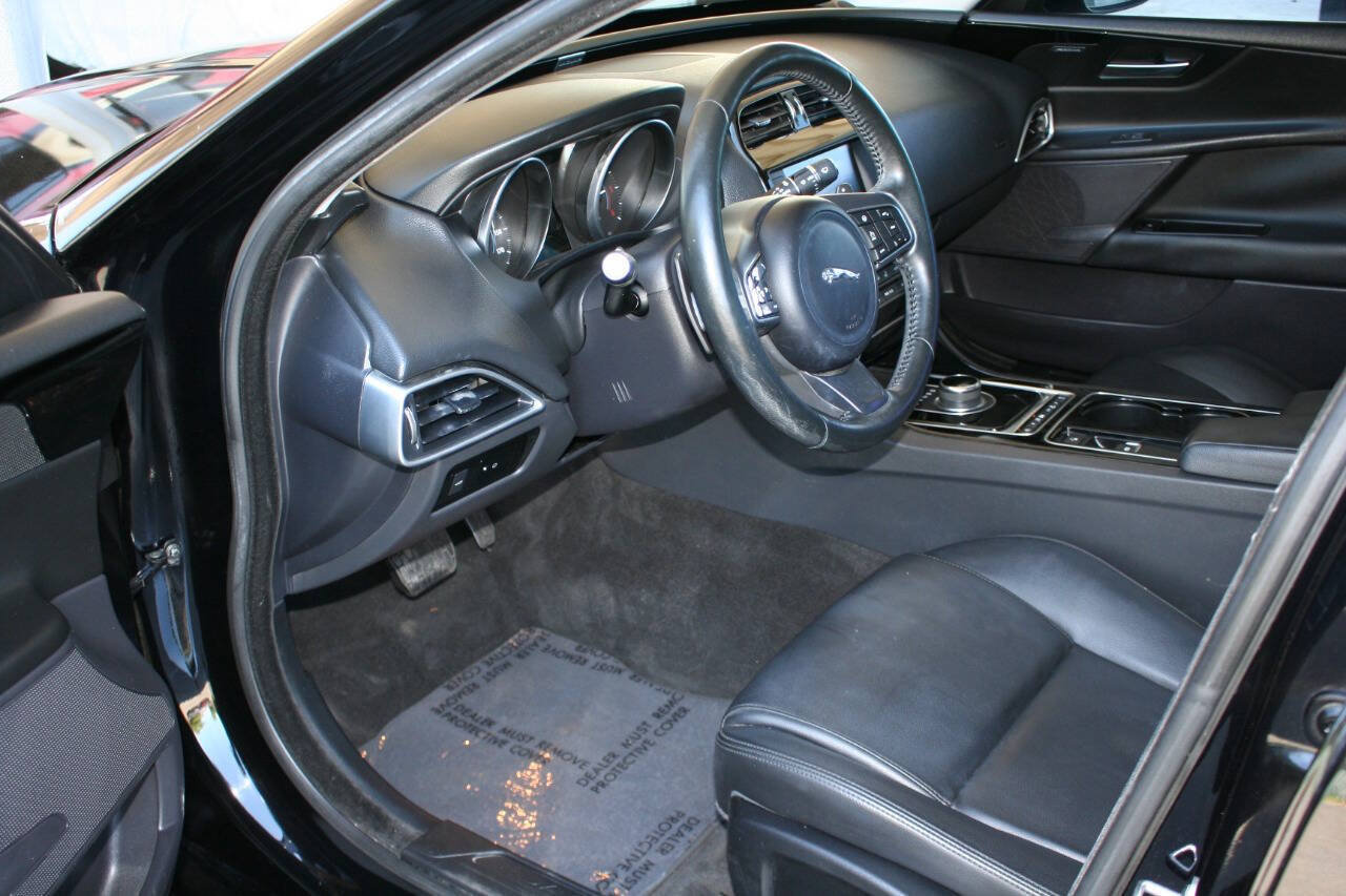 Used 2017 Jaguar XE Premium AWD/4WD image 13