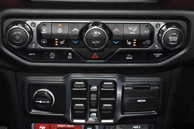 Used 2023 Jeep Wrangler Unlimited Rubicon w/ Cold Weather Group AWD/4WD image 16