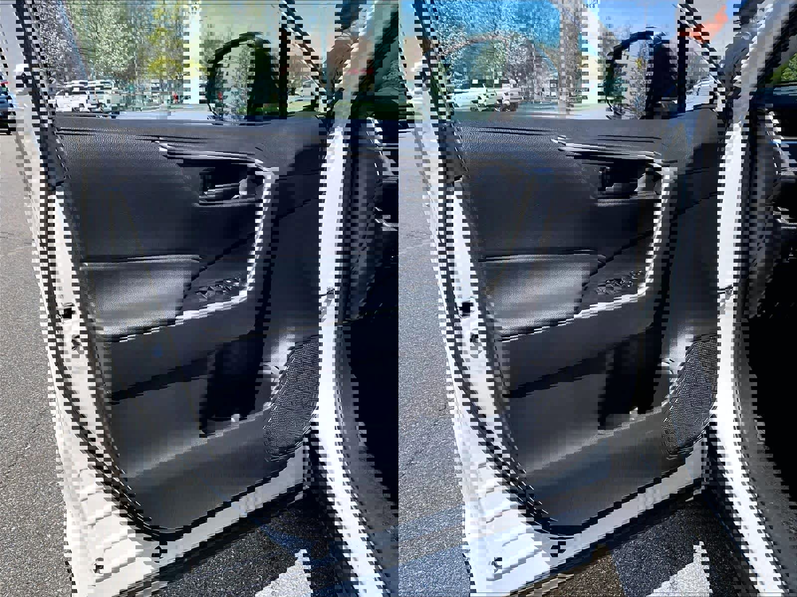 Used 2025 Toyota RAV4 LE image 9