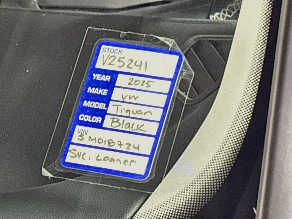 Certified 2025 Volkswagen Tiguan SE FWD image 25