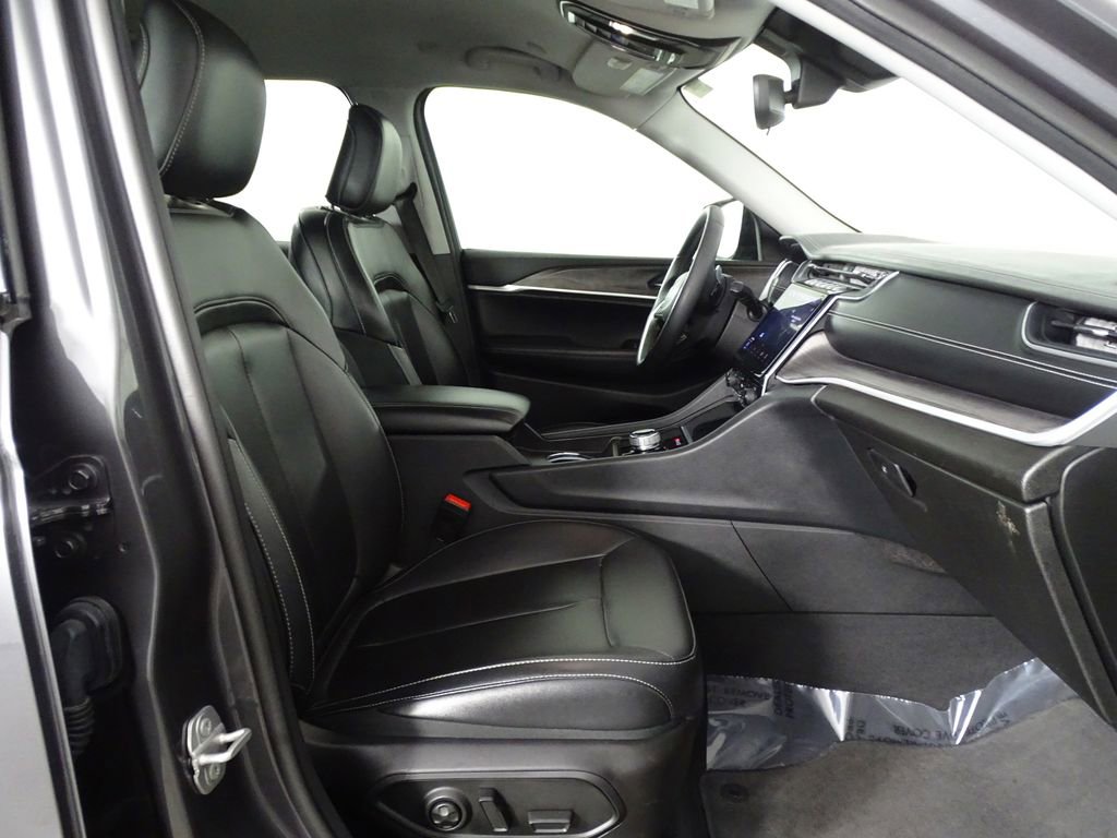 Used 2024 Jeep Grand Cherokee L Limited image 17