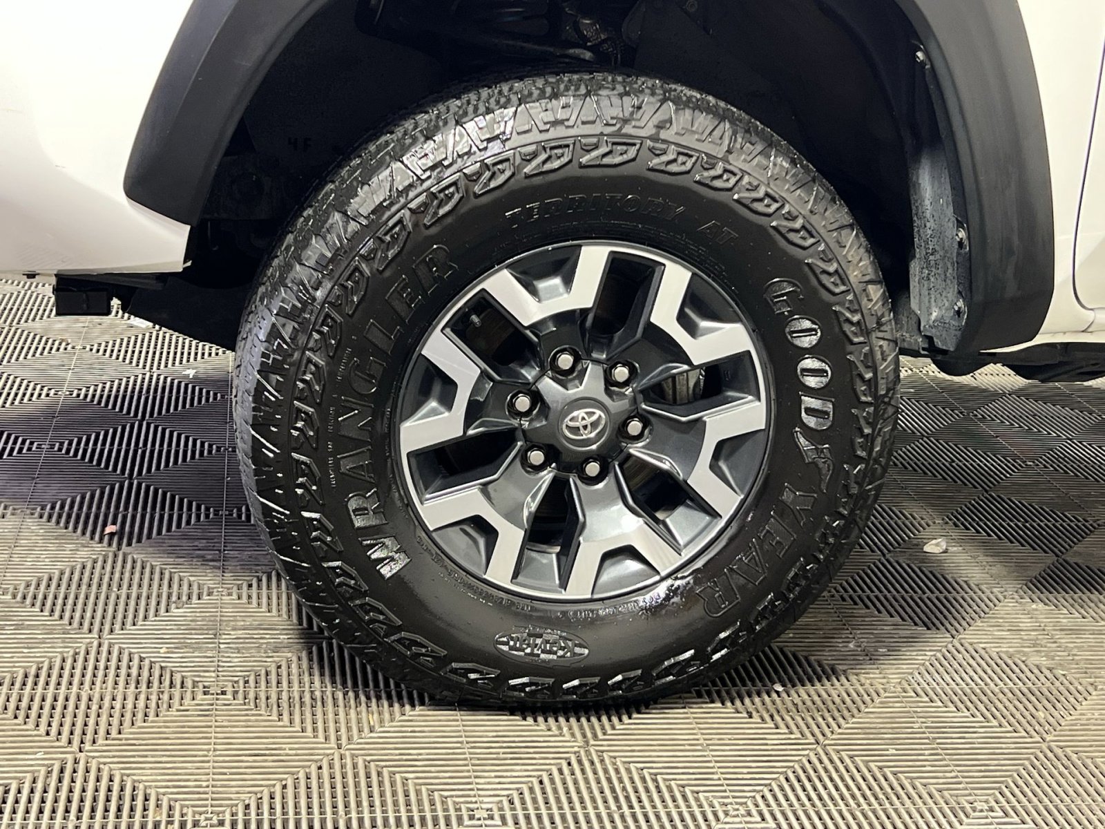 Used 2021 Toyota Tacoma TRD Off-Road w/ Technology Package AWD/4WD image 12