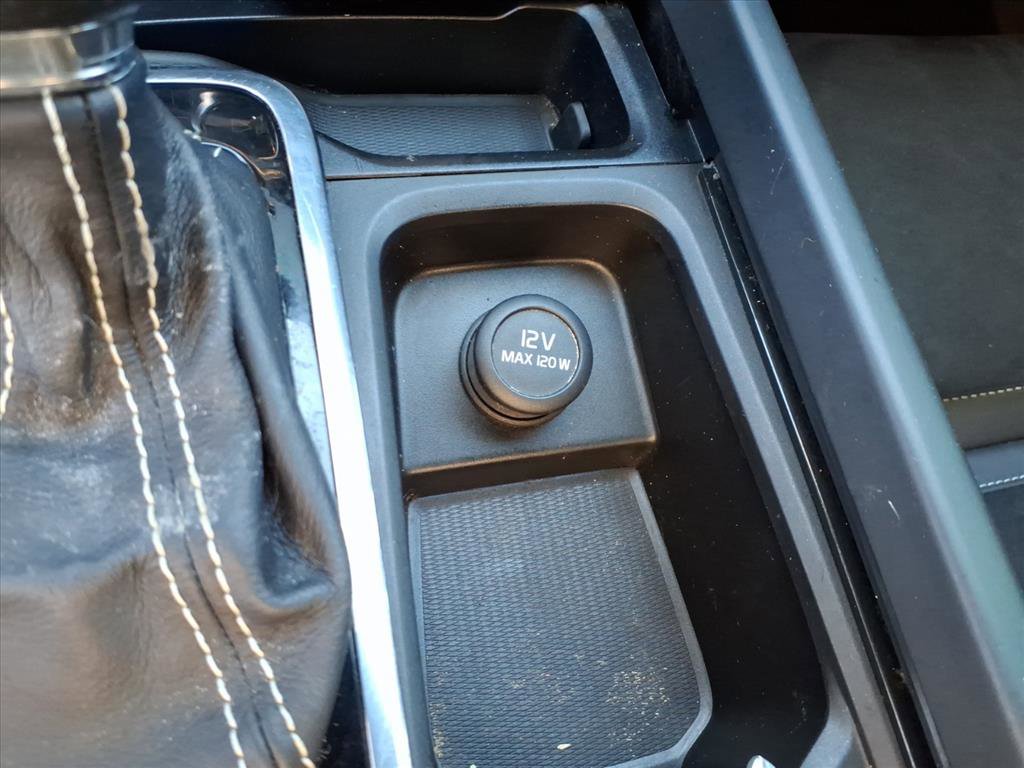 Used 2018 Volvo XC60 T5 R-Design w/ Convenience Package image 18