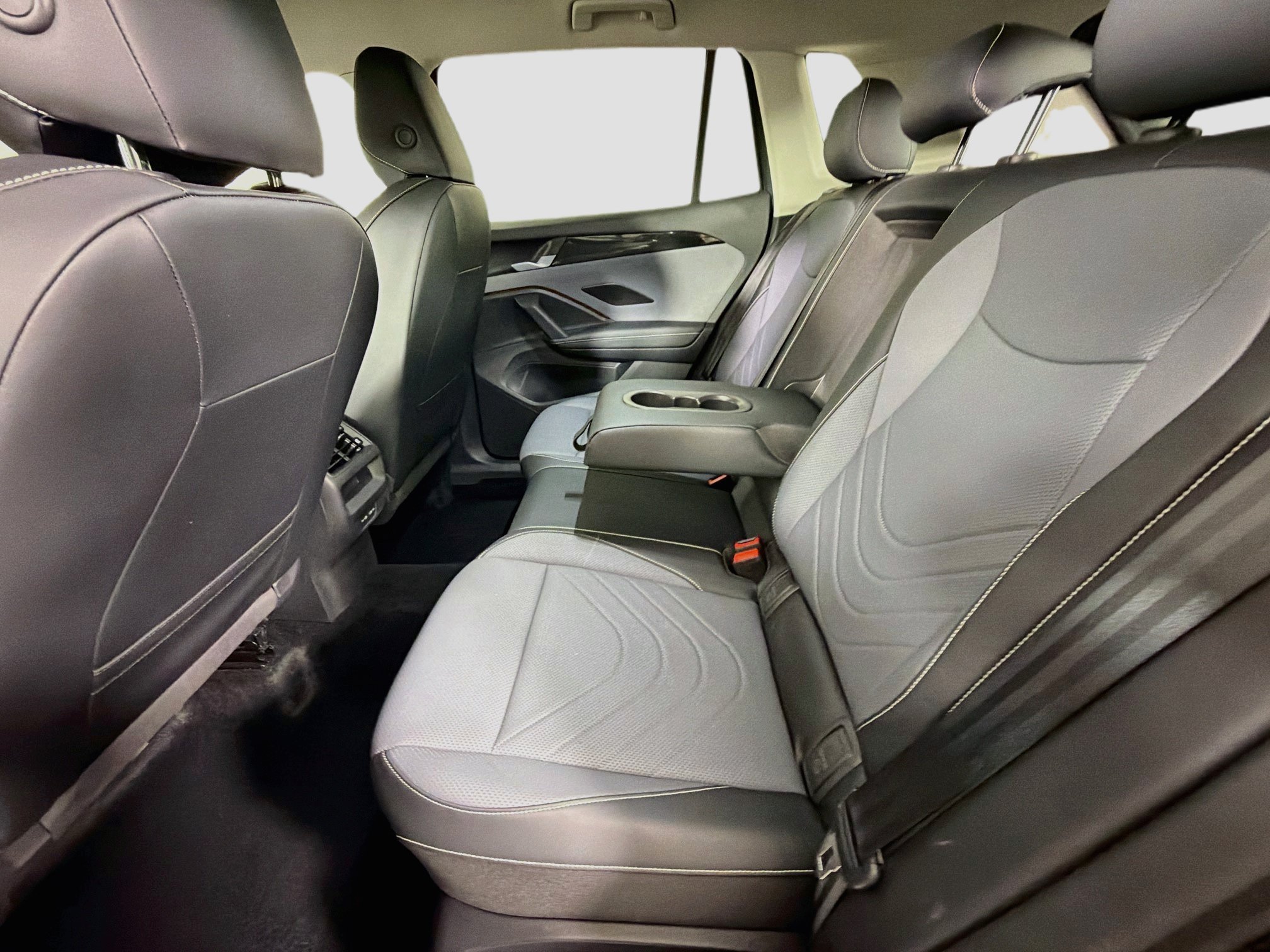 Used 2026 Volkswagen Tiguan SE AWD/4WD image 25