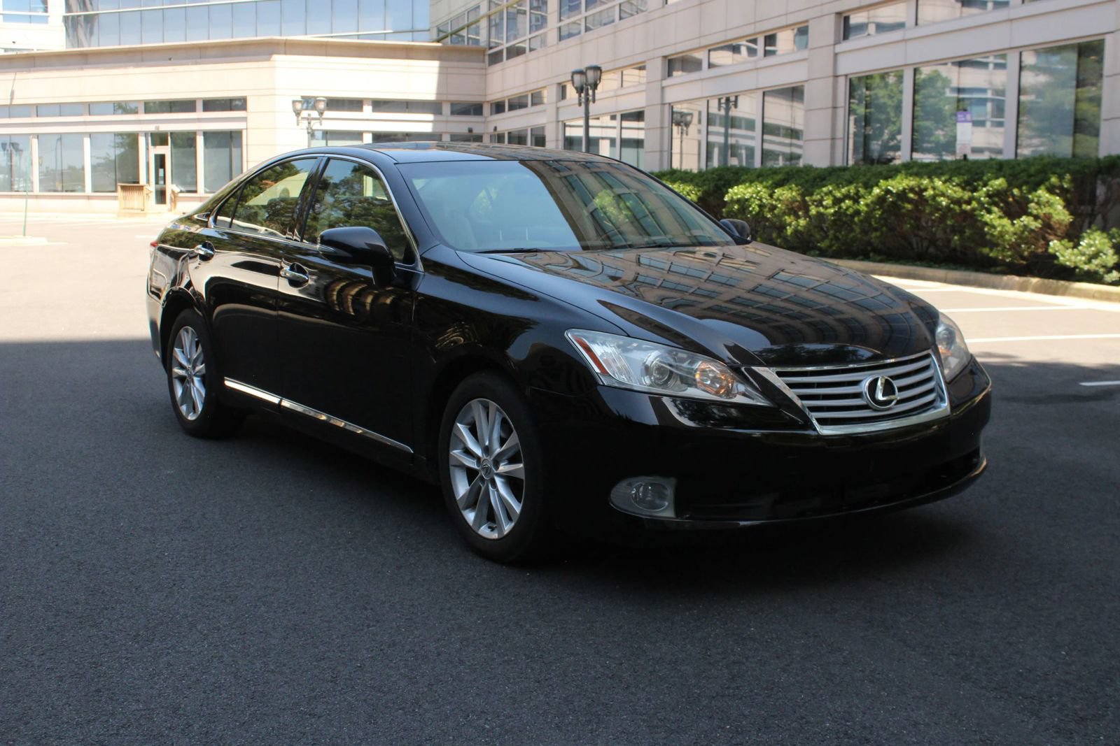 Used 2010 Lexus ES 350 FWD image 1