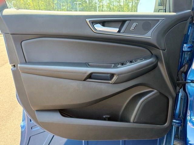Used 2024 Ford Edge SE w/ Black Appearance Package image 9