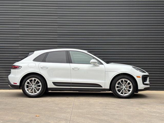 Used 2025 Porsche Macan AWD/4WD image 8
