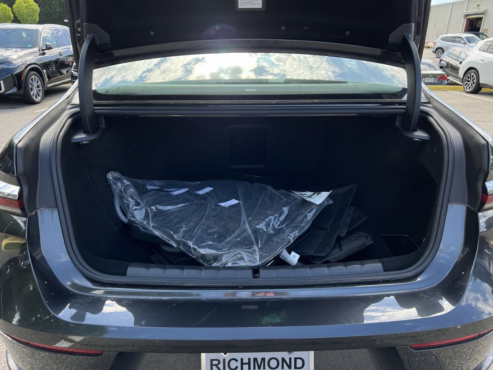 Used 2024 BMW i7 xDrive60 RWD image 28