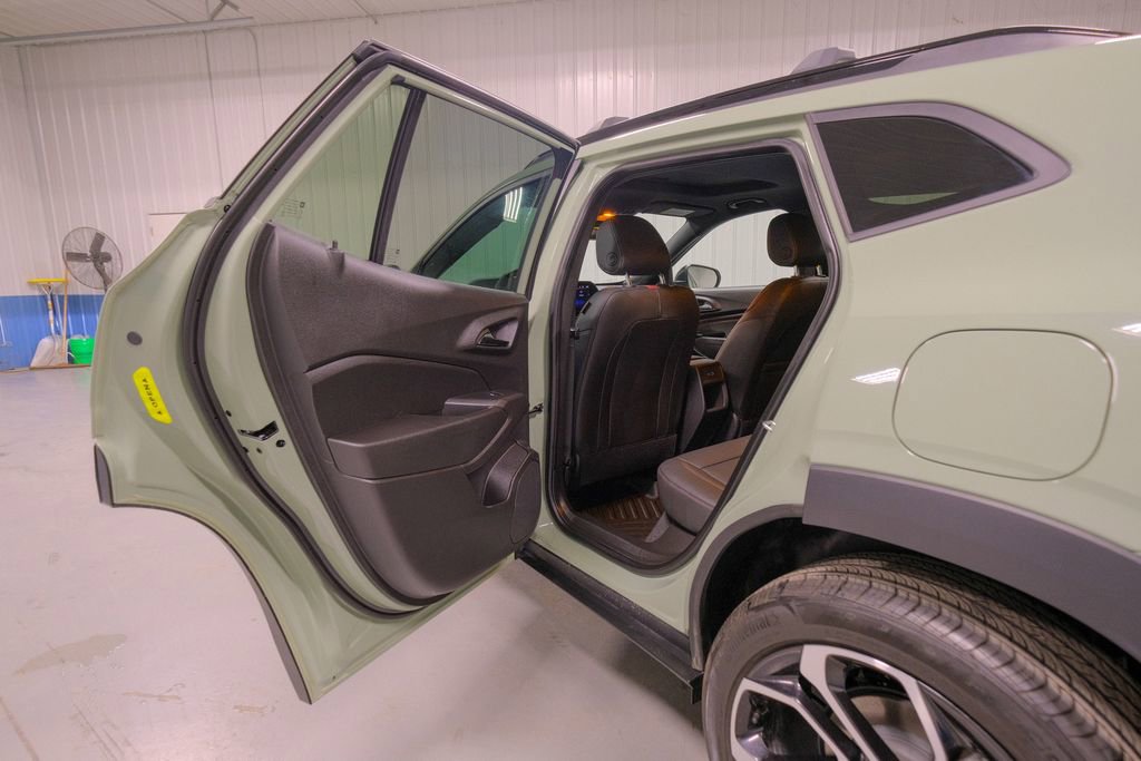 Used 2024 Chevrolet Trax RS w/ Sunroof Package image 27