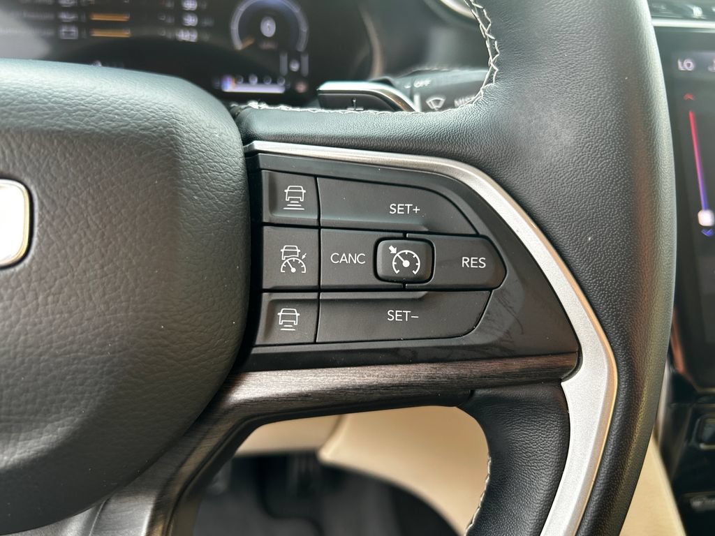 Used 2021 Jeep Grand Cherokee L Limited AWD/4WD image 18
