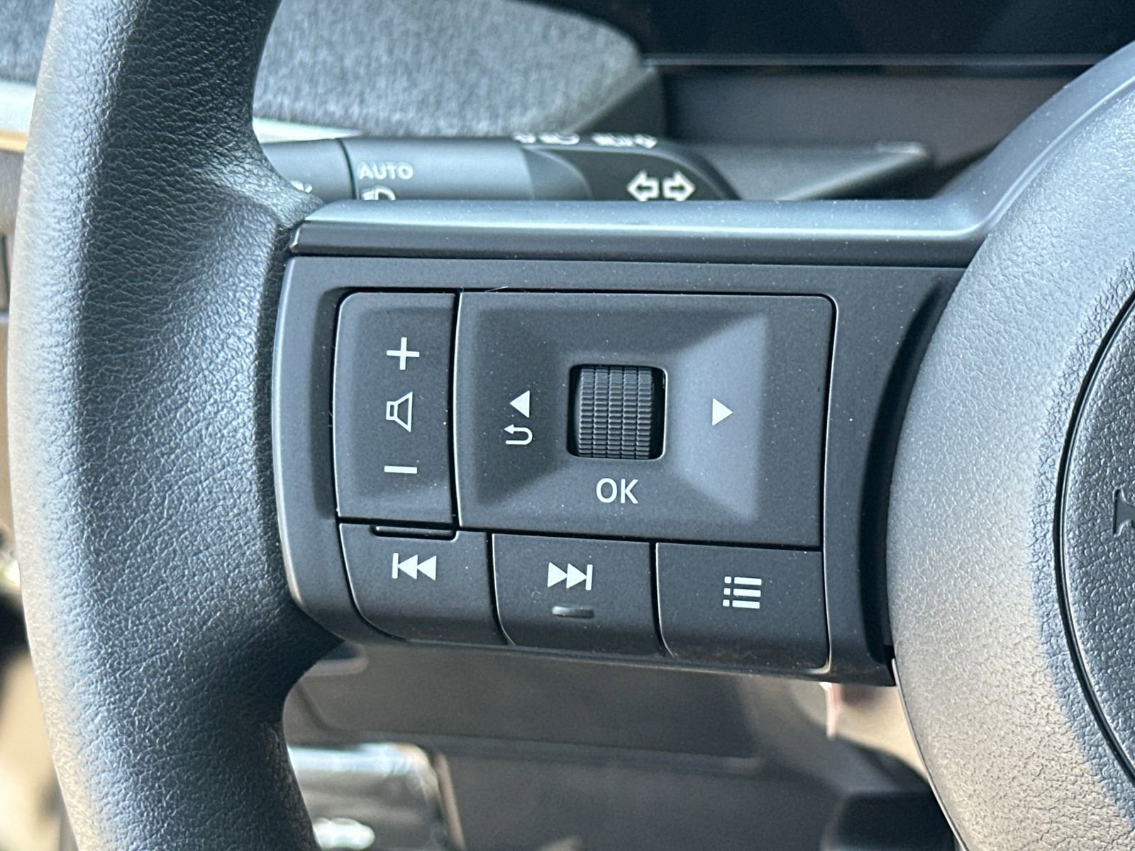 New 2026 Nissan Kicks SV w/ Charging Package FWD image 21