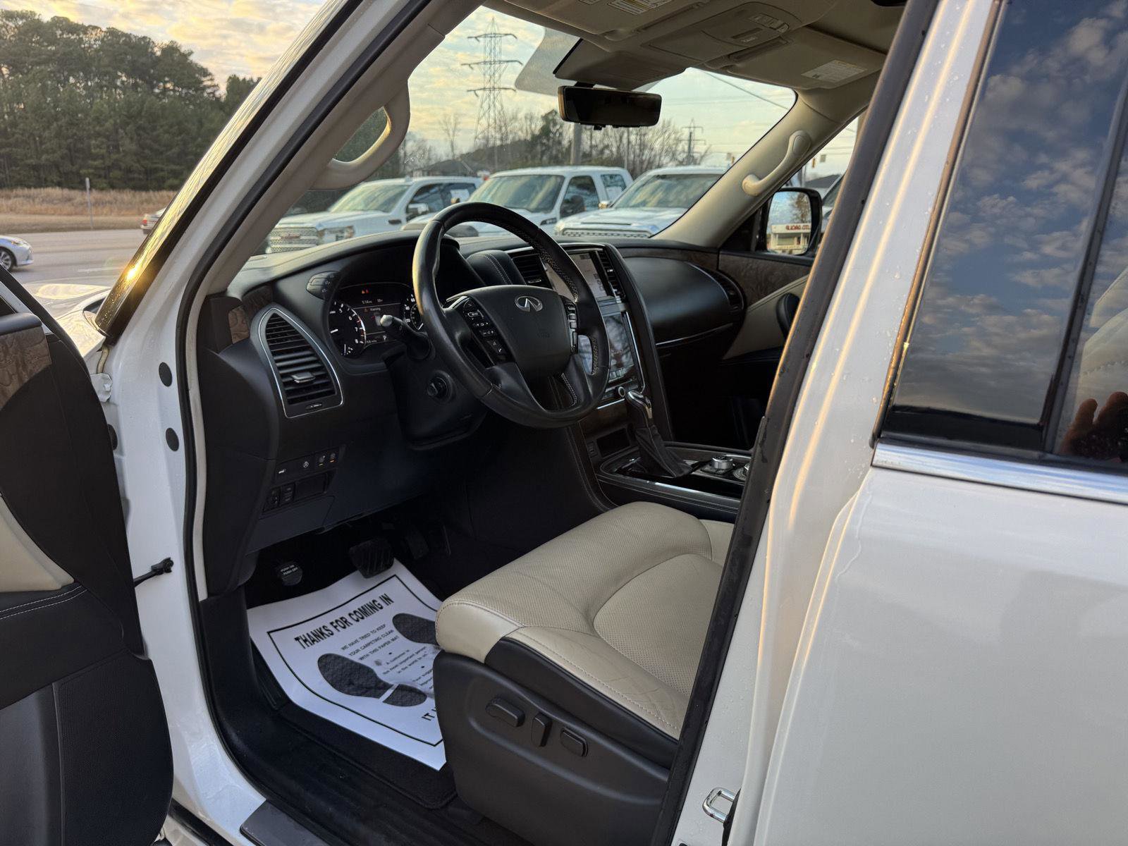 Used 2021 INFINITI QX80 Premium Select w/ All-Season Package image 2