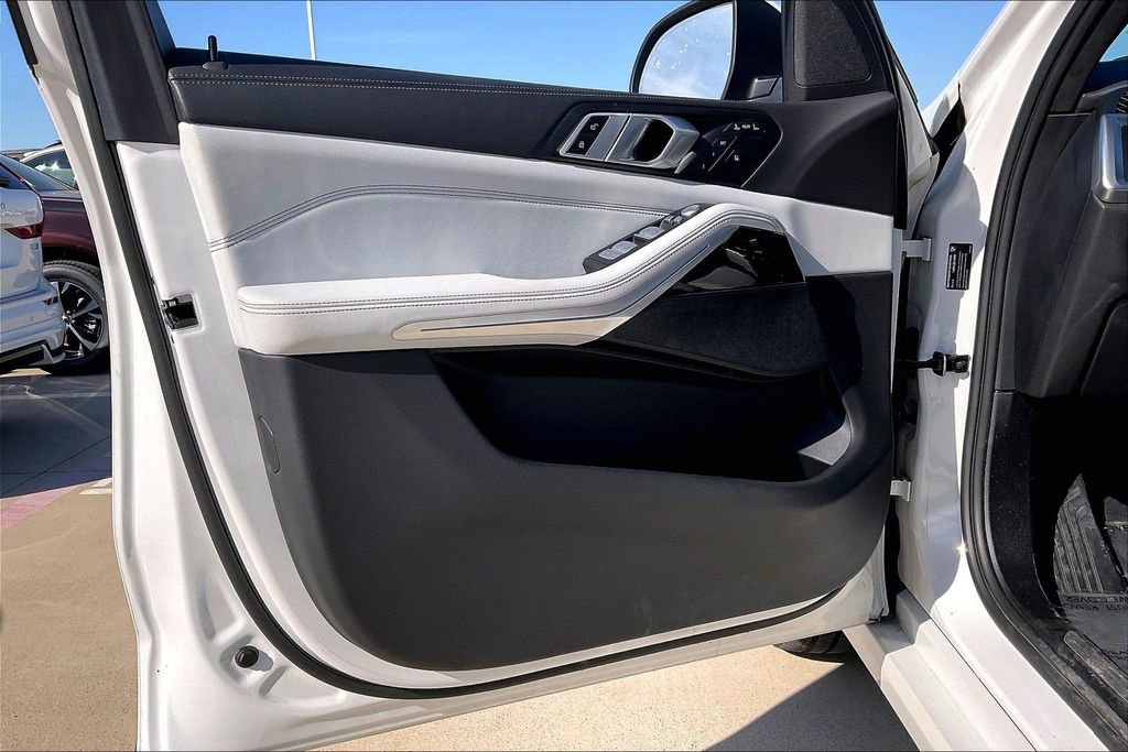 Used 2023 BMW X7 xDrive40i w/ Parking Assistance Package image 22