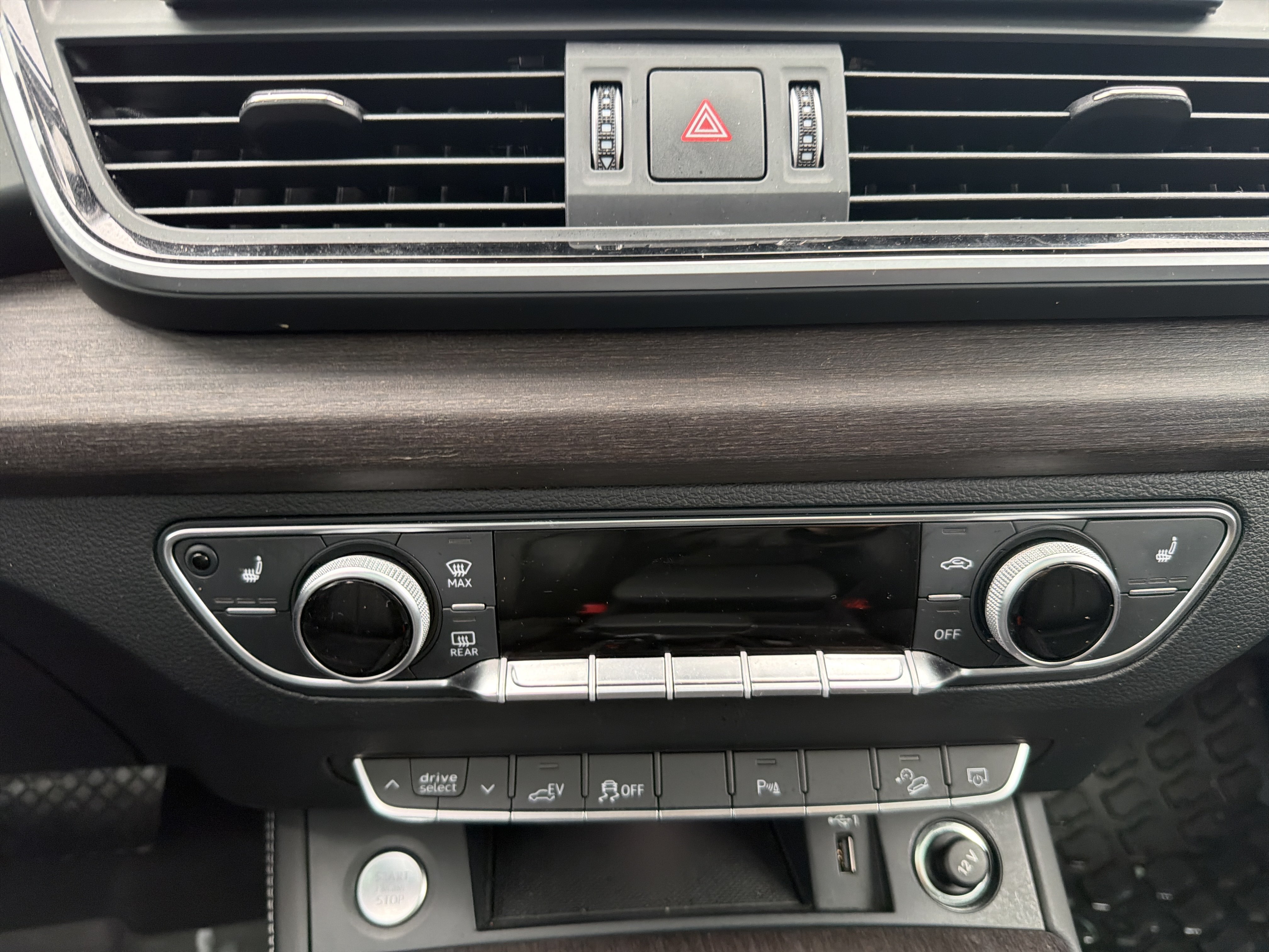 Certified 2024 Audi Q5 e Premium Plus w/ Premium Plus Package AWD/4WD image 8