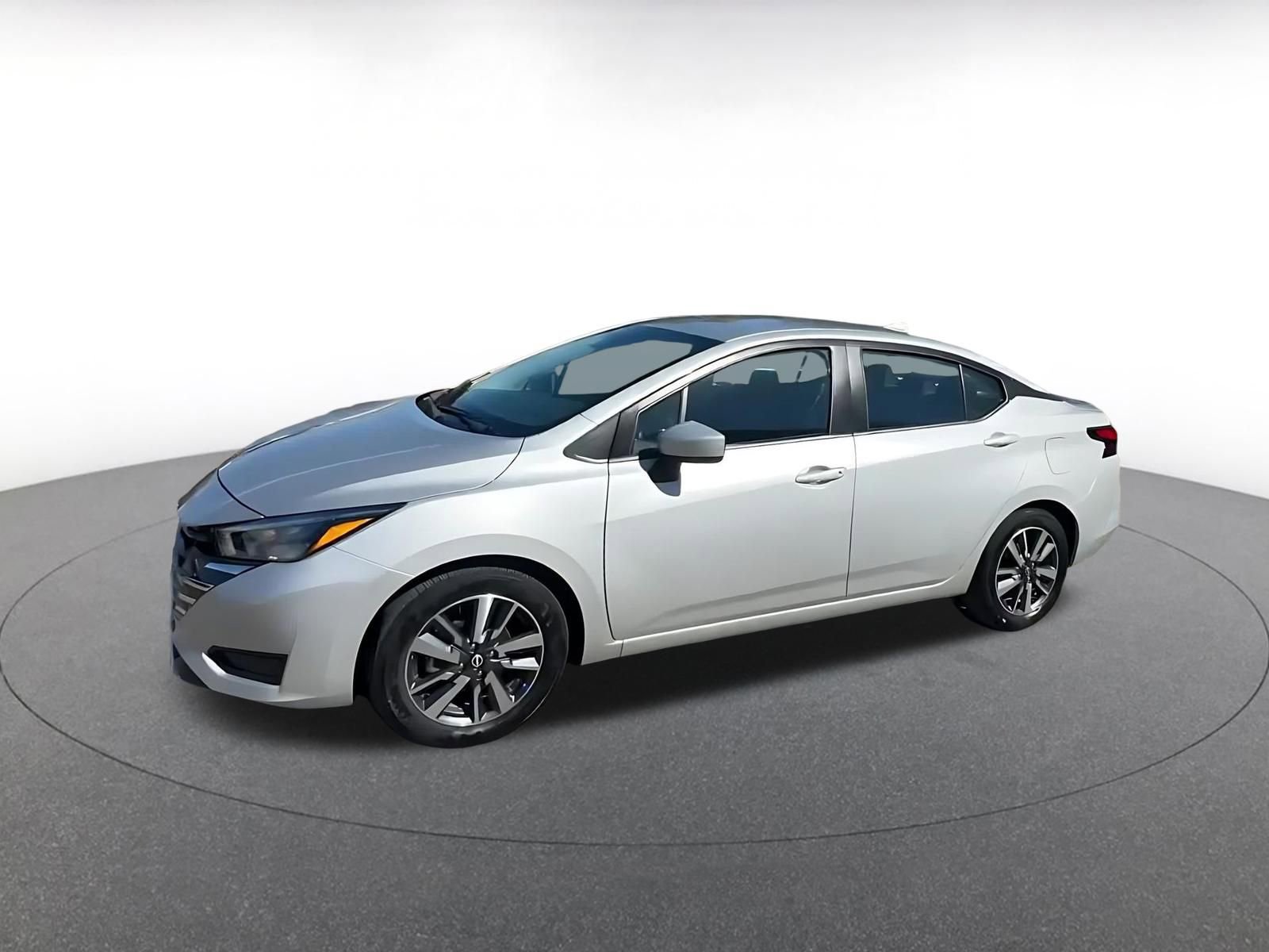 Used 2025 Nissan Versa SV image 8