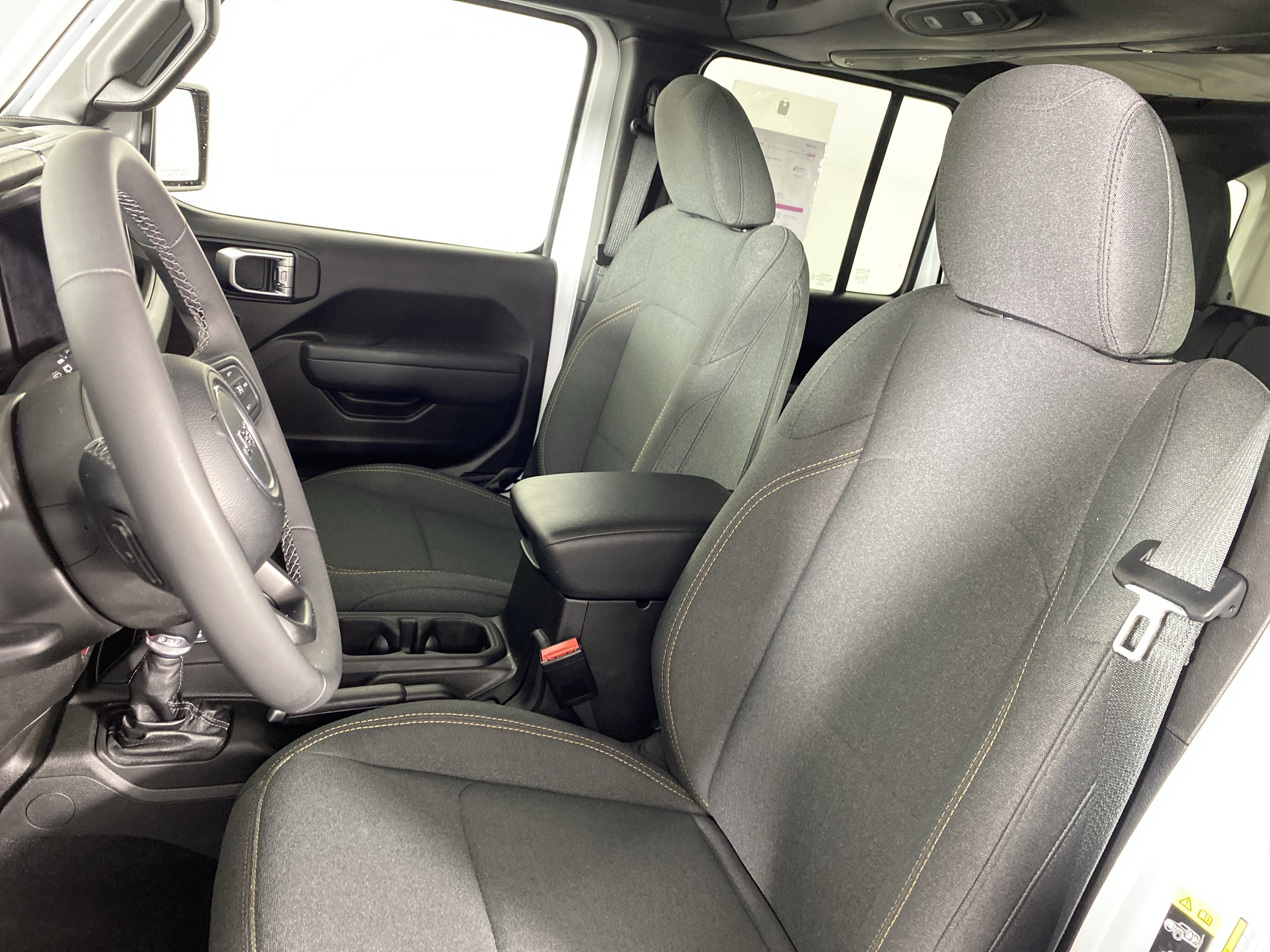 Used 2025 Jeep Wrangler Willys AWD/4WD image 16