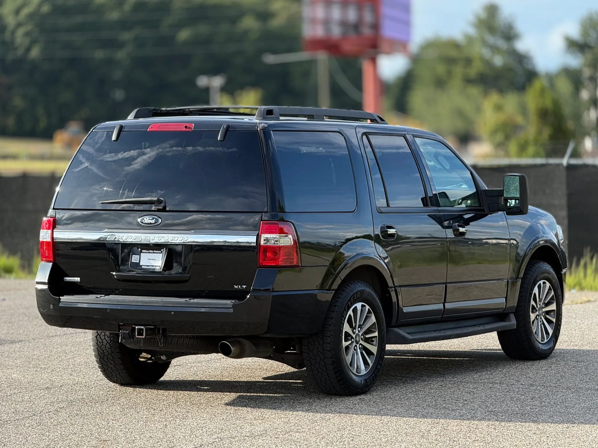 Used 2015 Ford Expedition XLT AWD/4WD image 9