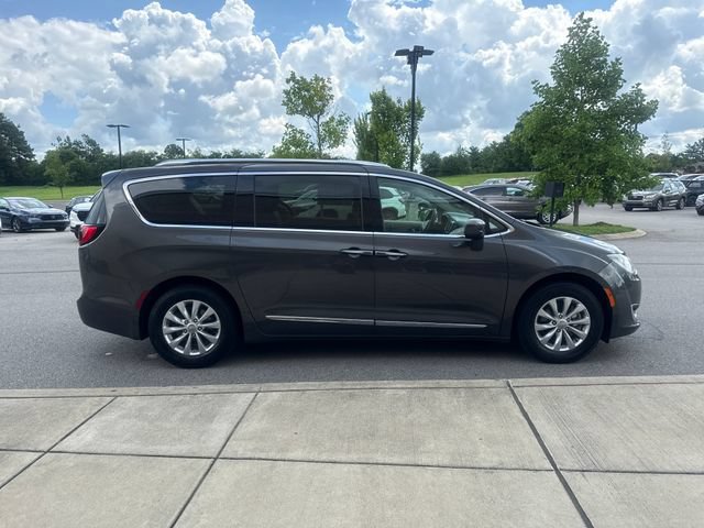 Used 2019 Chrysler Pacifica Touring-L FWD image 5