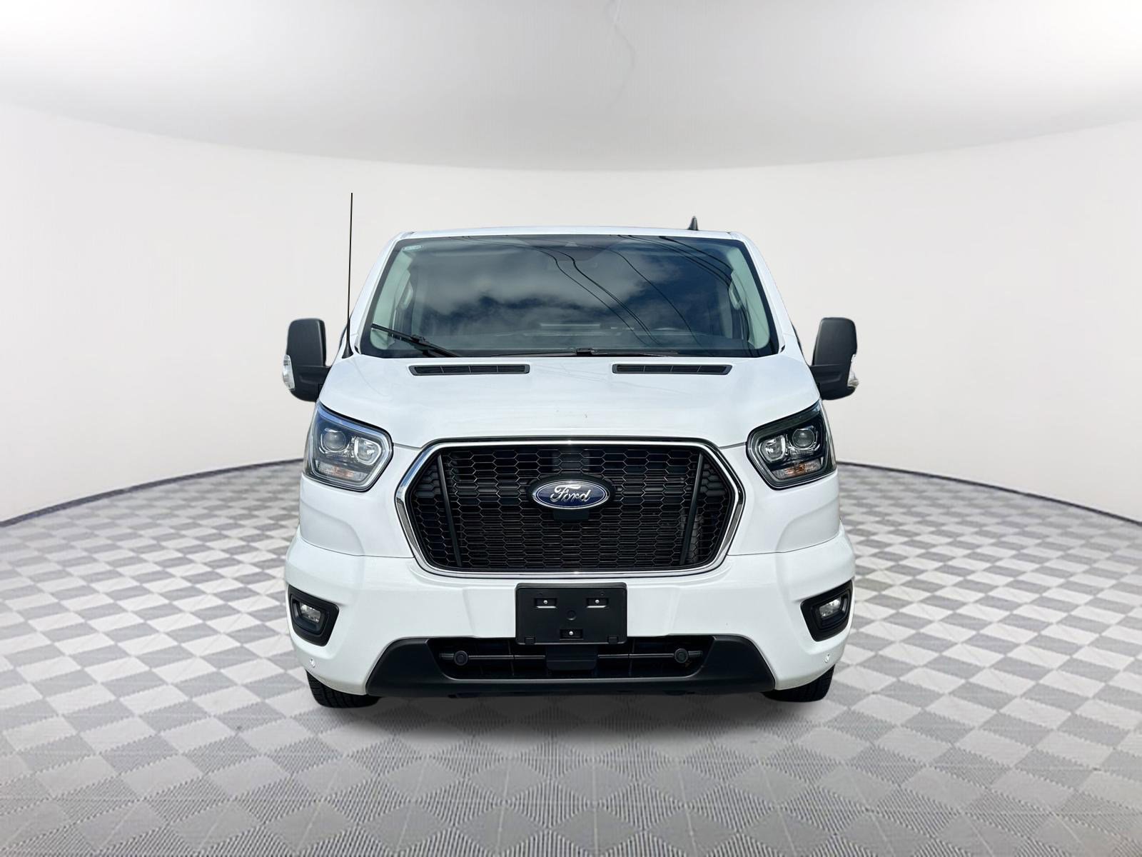 Used 2023 Ford Transit 350 XLT RWD image 2
