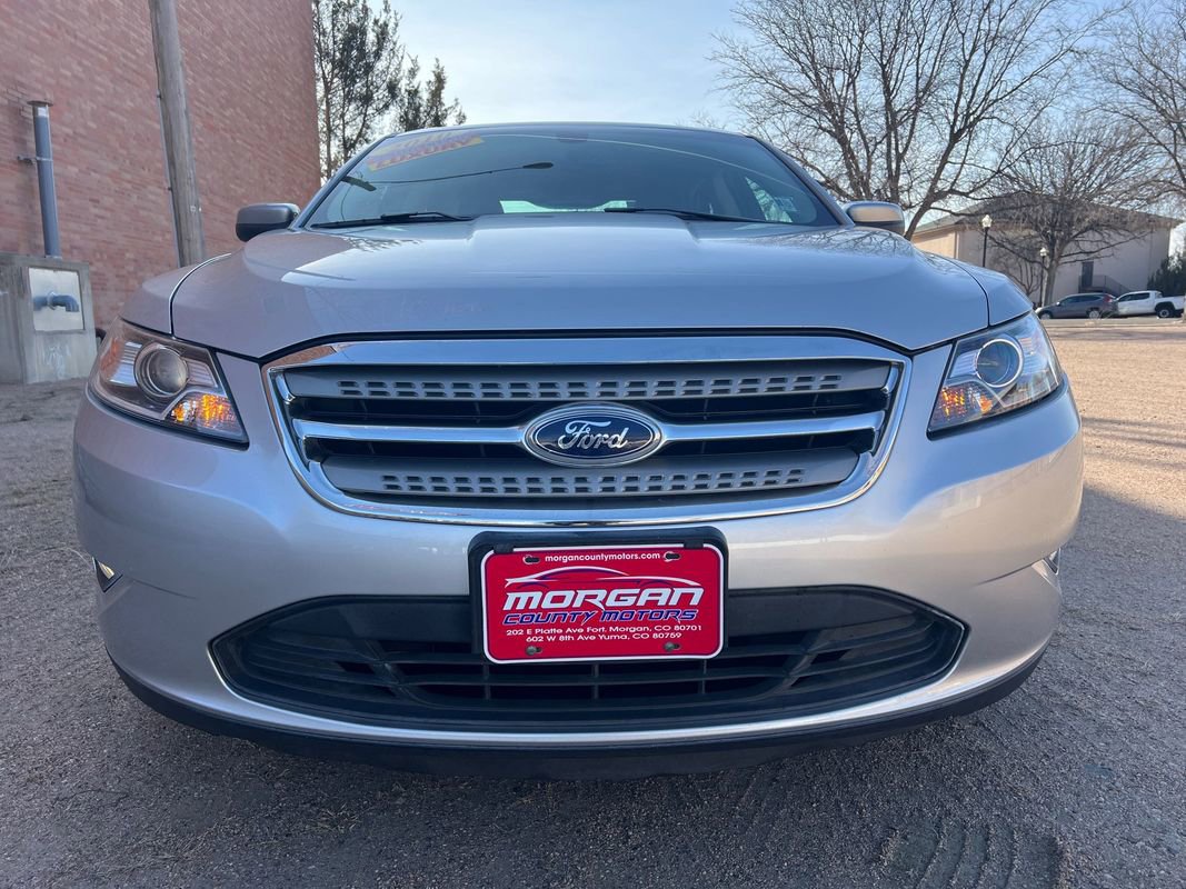 Used 2010 Ford Taurus SEL image 2