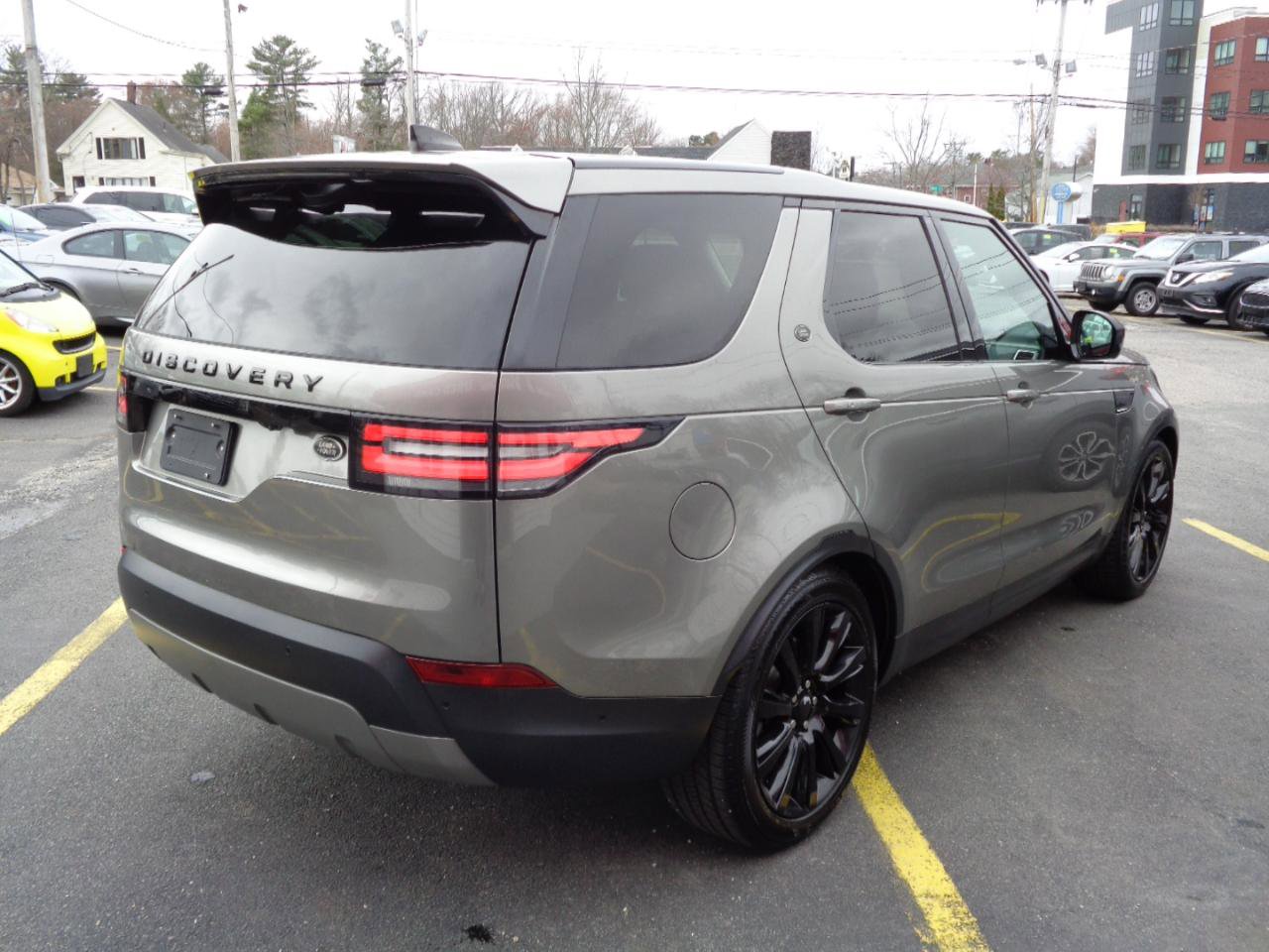 Used 2017 Land Rover Discovery First Edition image 17