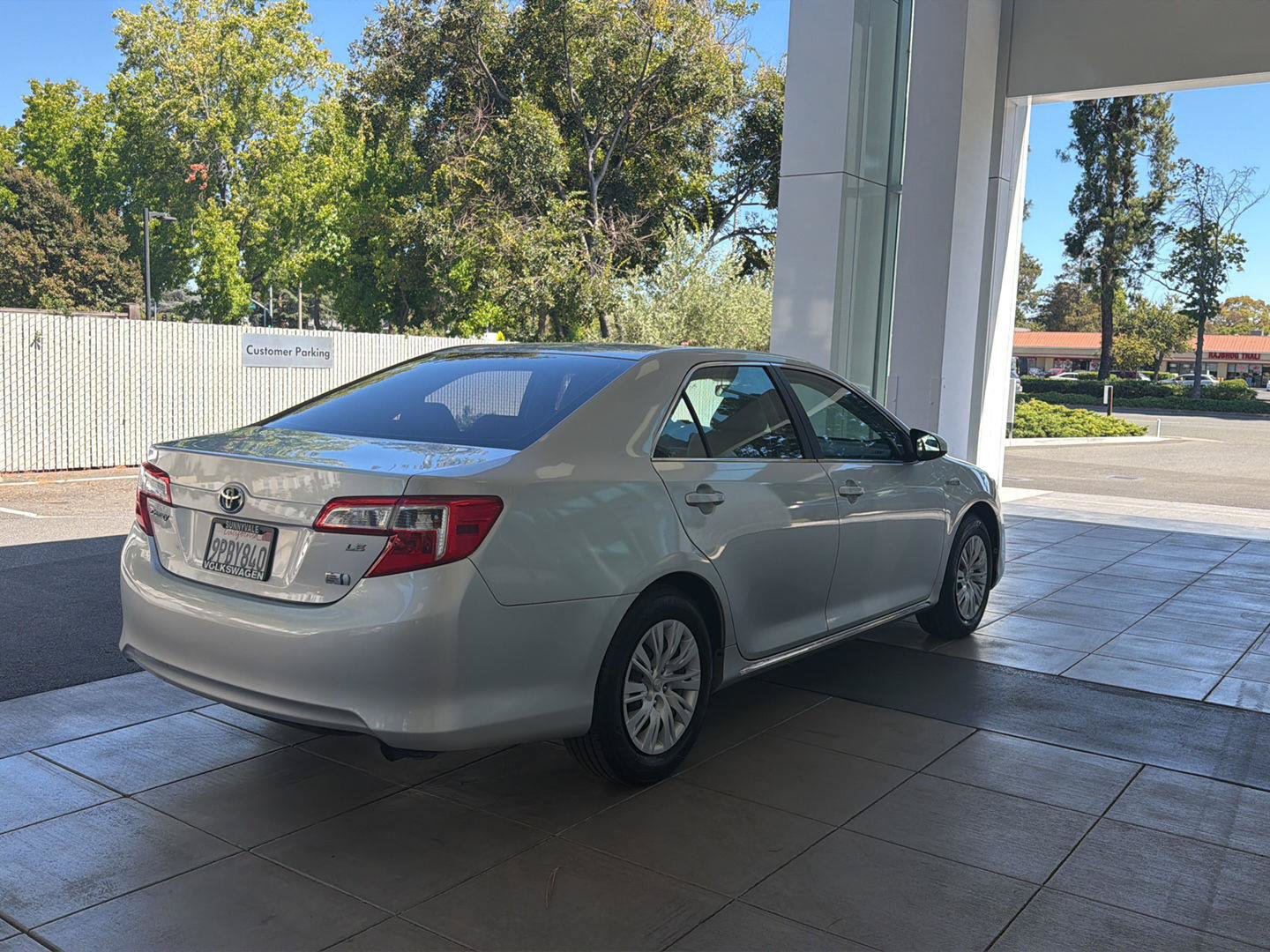 Used 2012 Toyota Camry LE FWD image 5