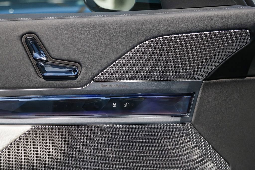 Used 2025 BMW 760i xDrive image 21