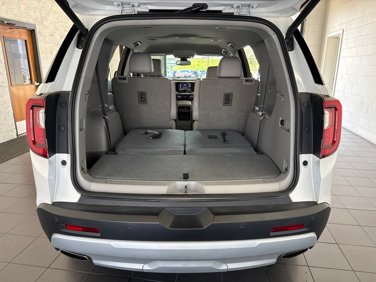 Used 2021 GMC Acadia SLT w/ Preferred Package FWD image 10