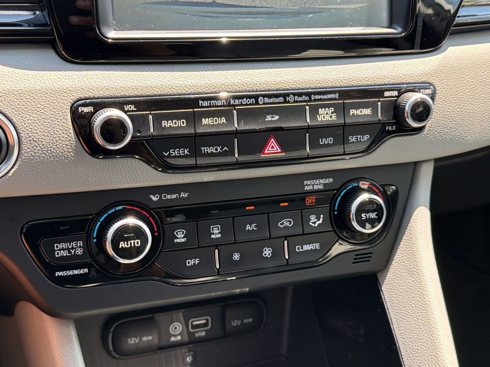 Used 2018 Kia Niro Touring FWD image 18