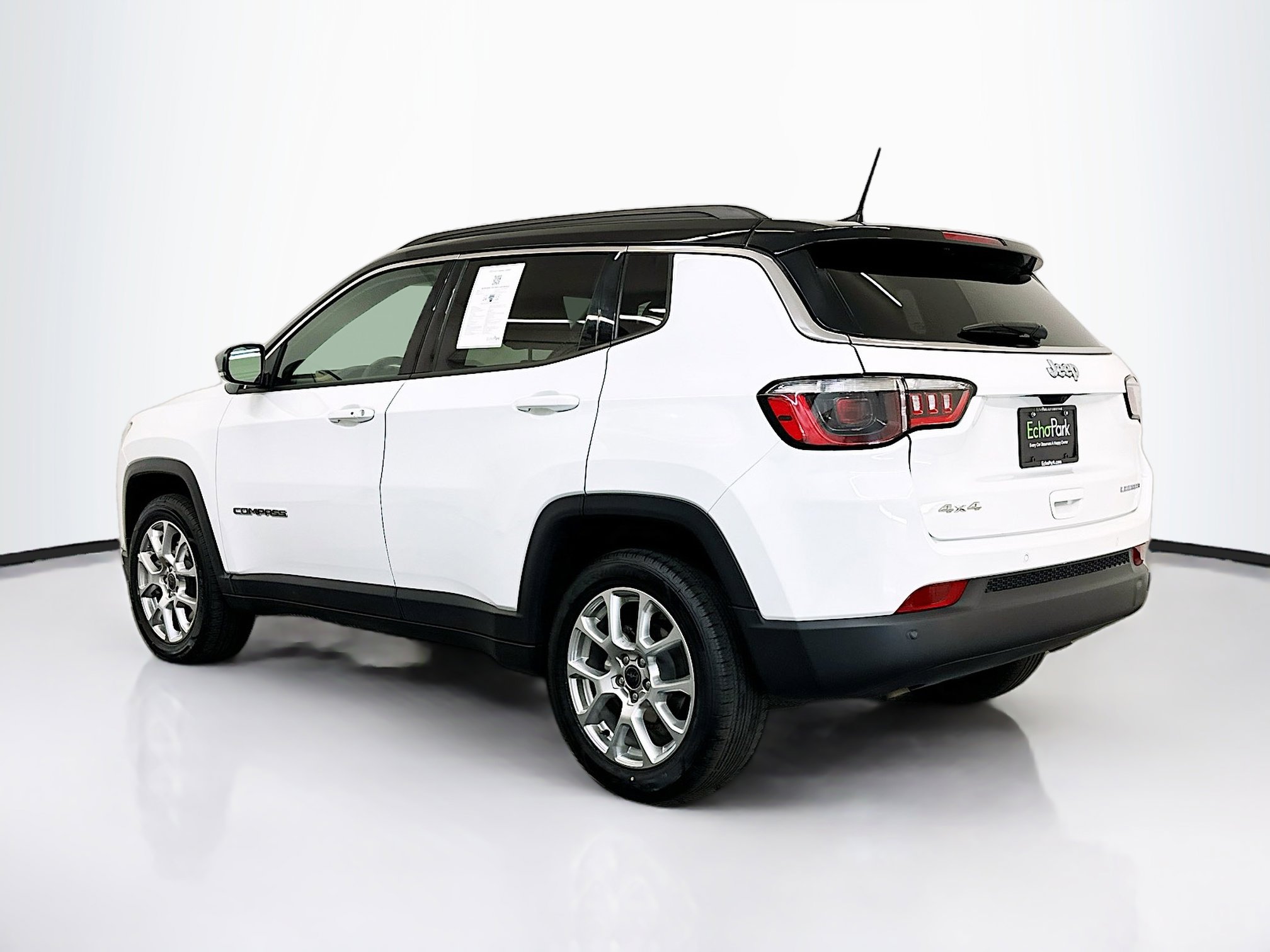 Used 2025 Jeep Compass Limited image 5