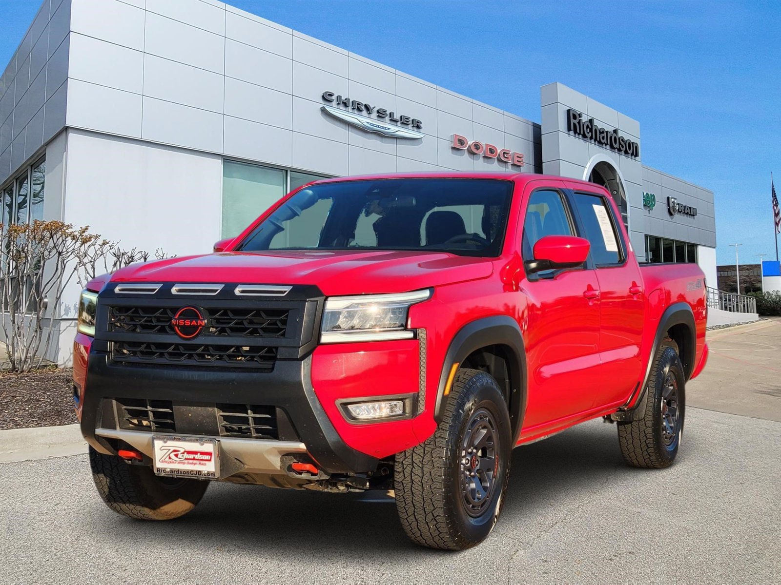 Used 2026 Nissan Frontier PRO-4X AWD/4WD image 2