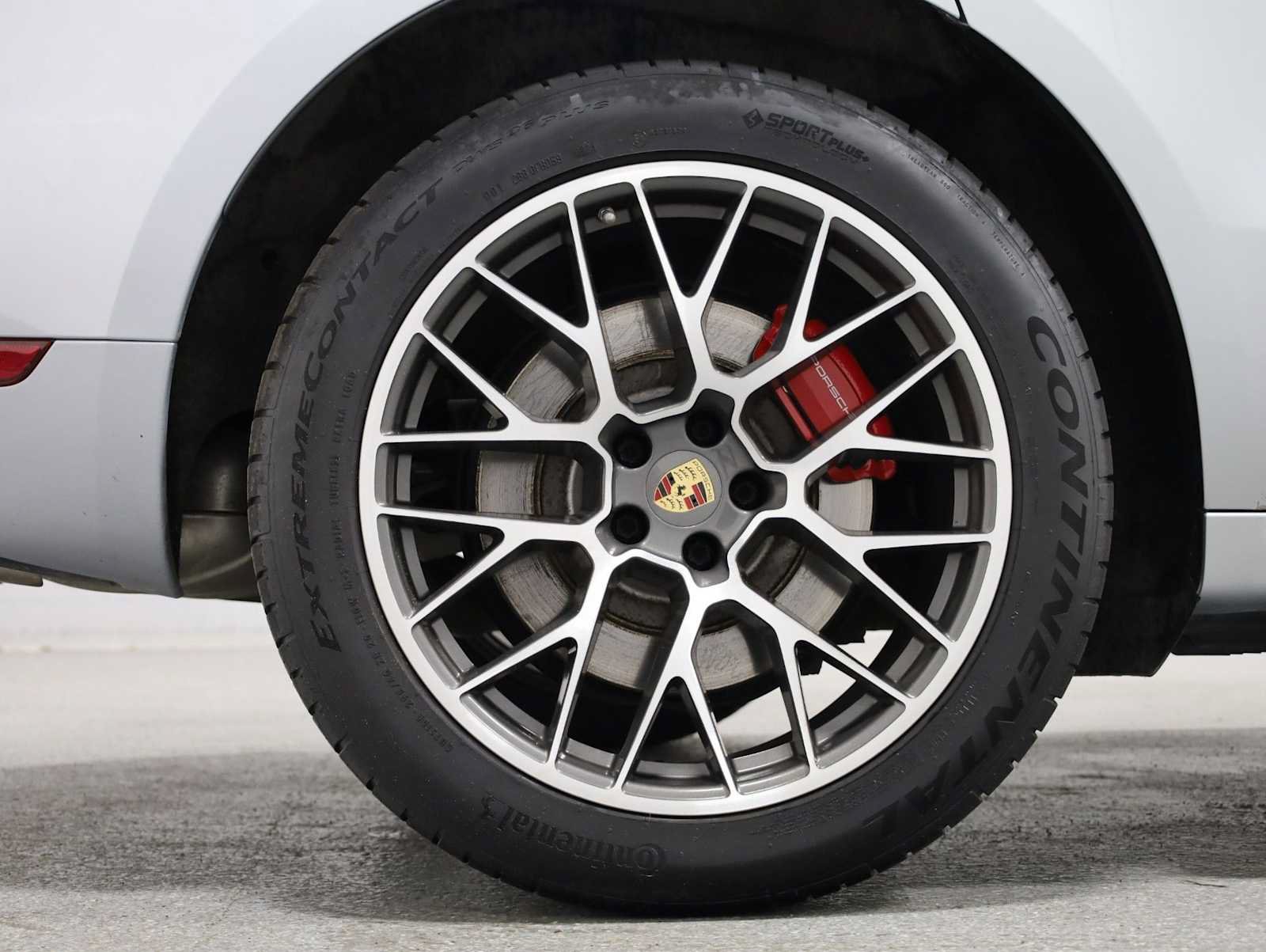Used 2015 Porsche Macan Turbo AWD/4WD image 38