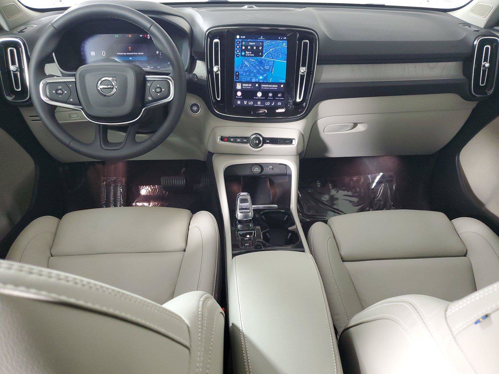 Certified 2024 Volvo XC40 B5 Plus w/ Protection Package Premier AWD/4WD image 15
