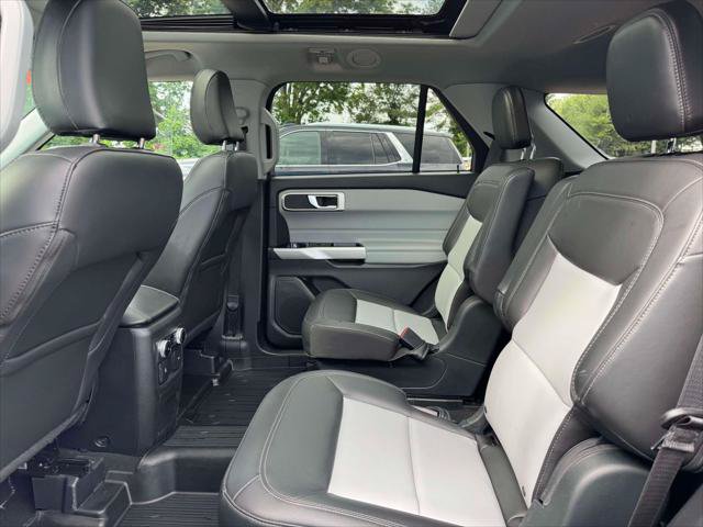 Used 2023 Ford Explorer XLT w/ Equipment Group 202A AWD/4WD image 14