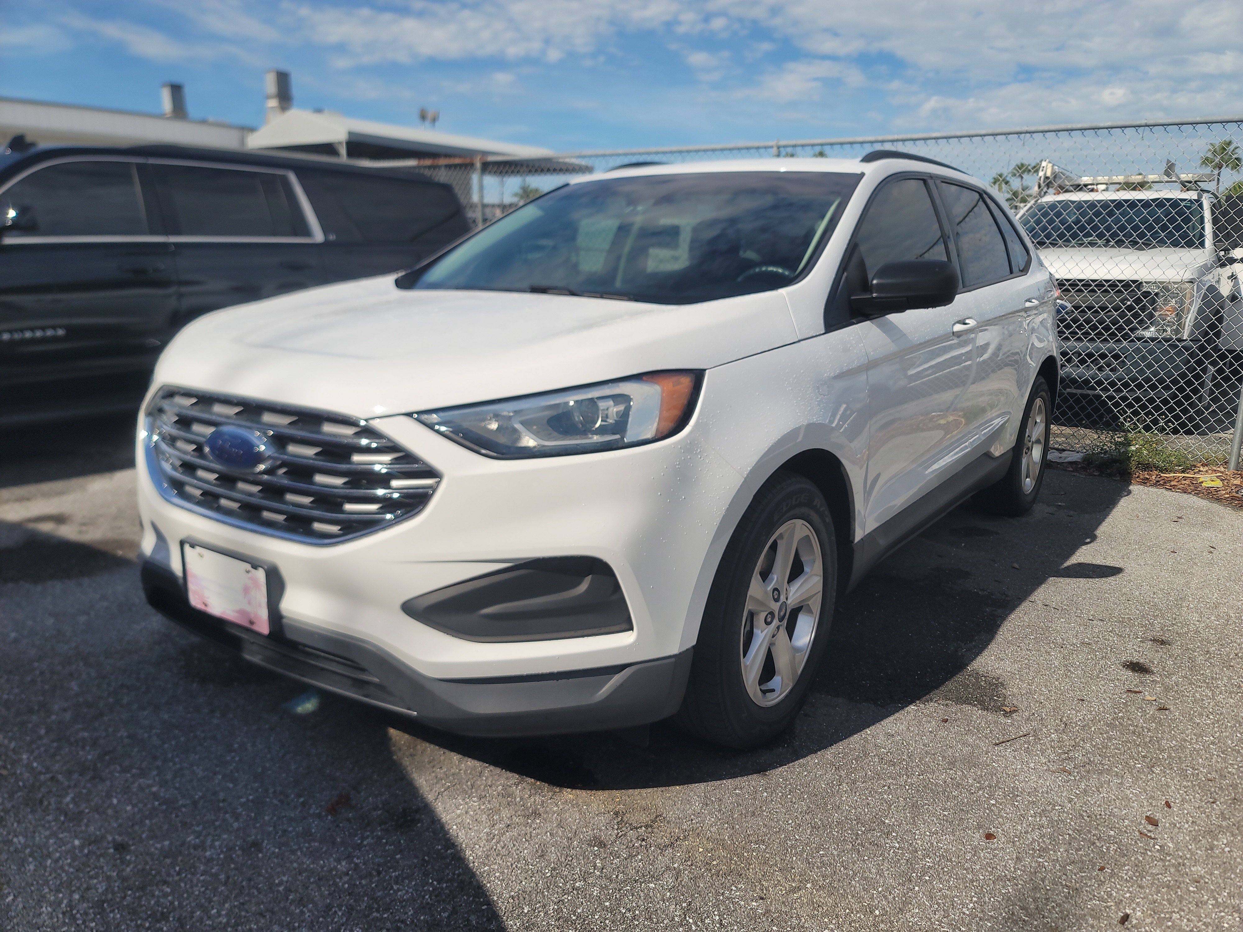 Used 2020 Ford Edge SE FWD image 2