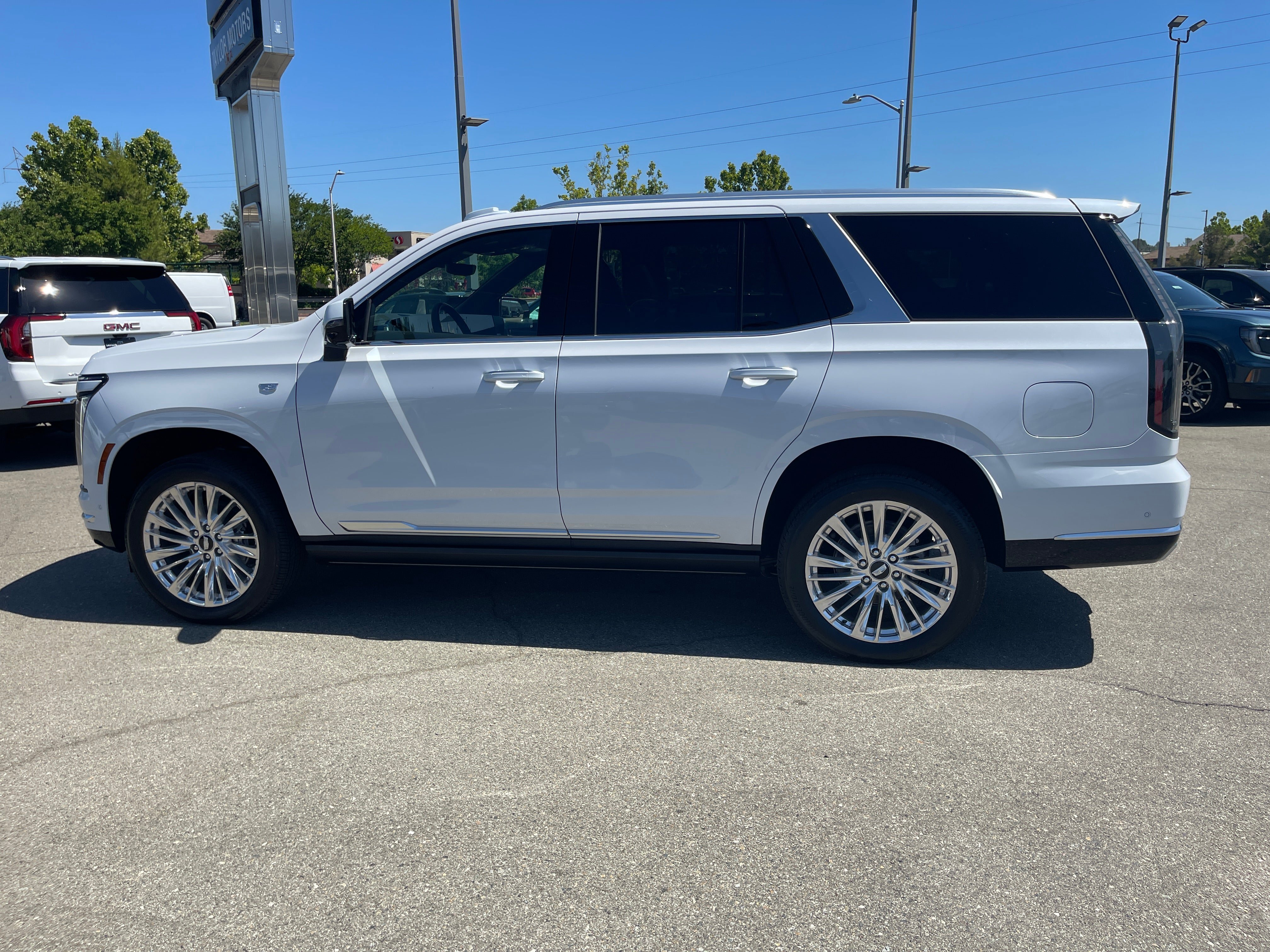 New 2026 Cadillac Escalade Luxury w/ Touring Package AWD/4WD image 8