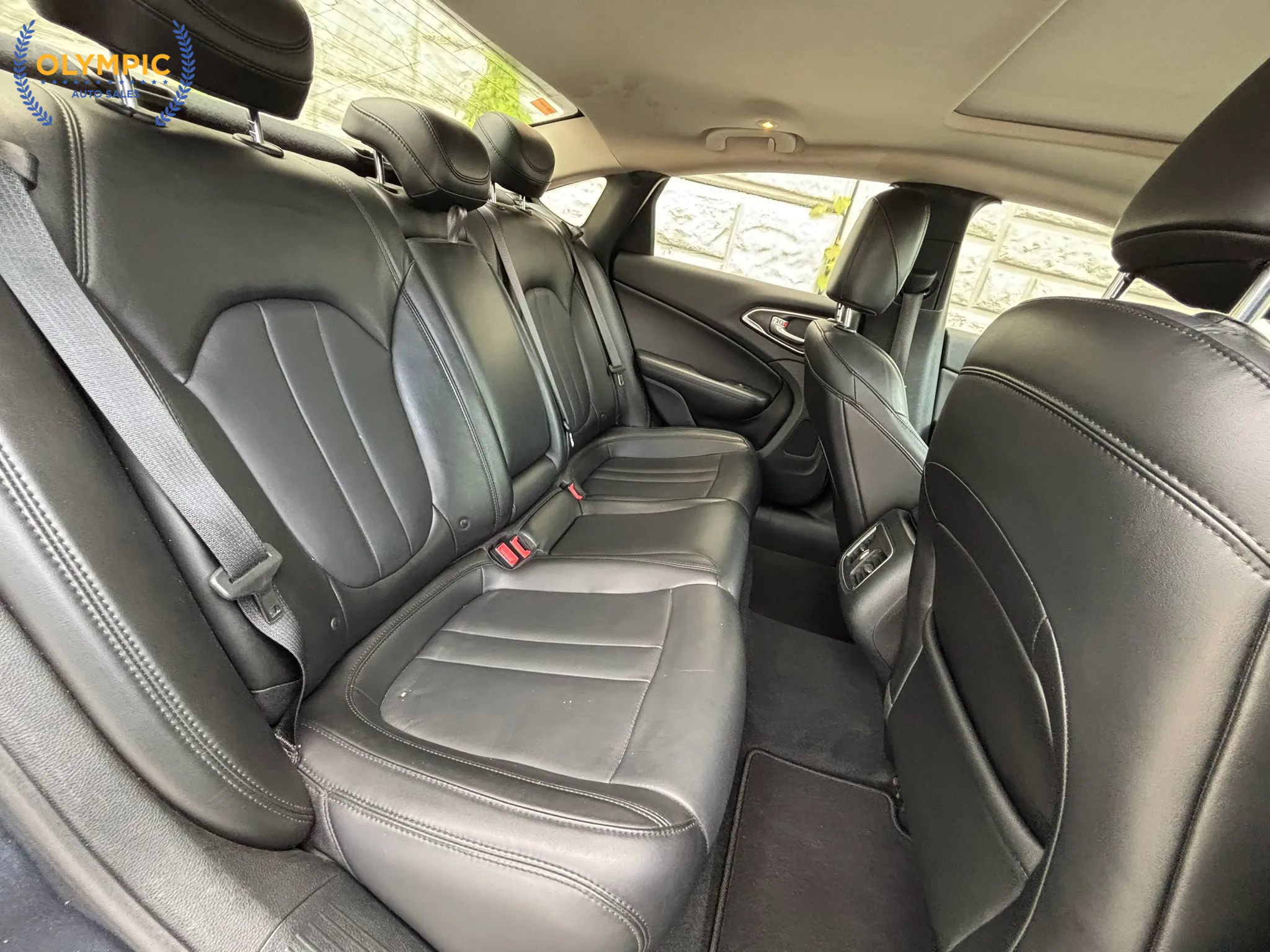 Used 2017 Chrysler 200 Limited Platinum w/ Comfort & Convenience Group image 39