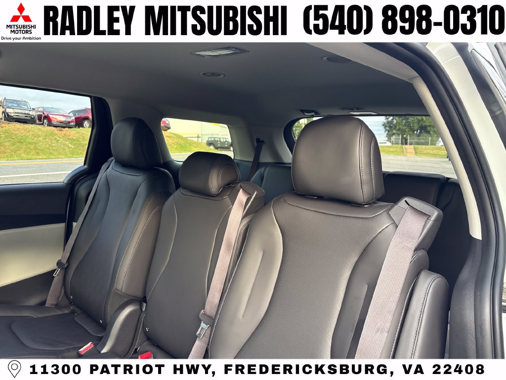 Used 2023 Kia Carnival LX FWD image 12