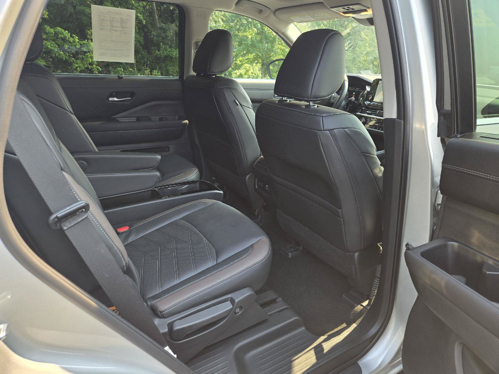 Used 2025 Nissan Pathfinder Platinum AWD/4WD image 28
