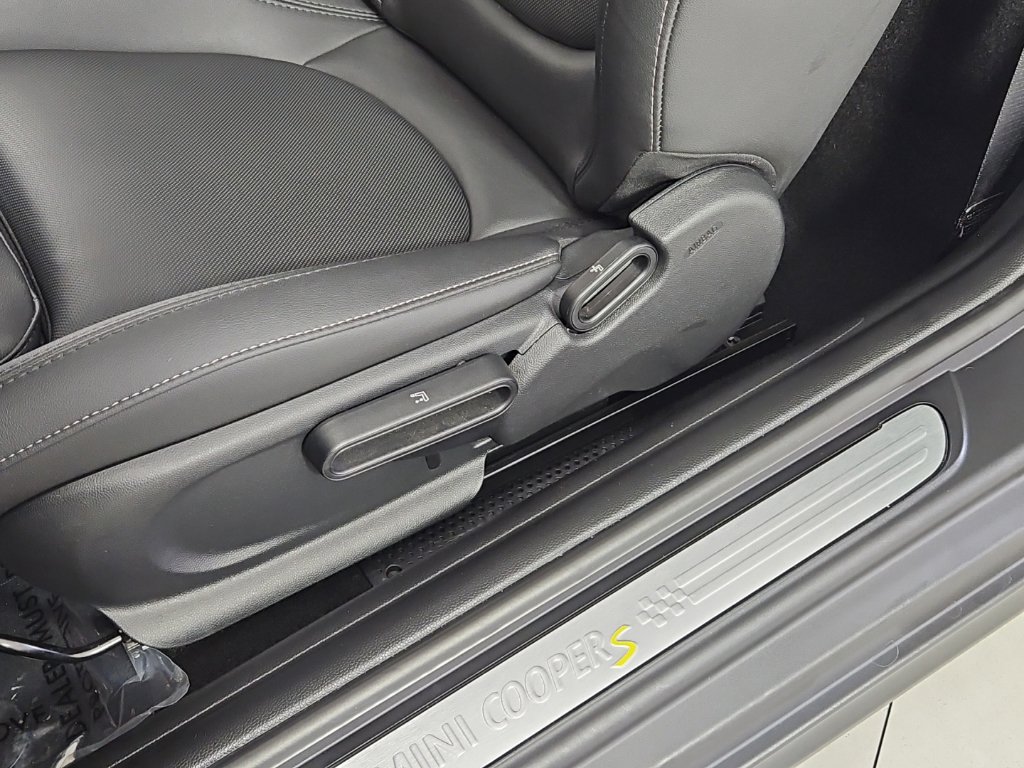 Certified 2024 MINI Cooper SE FWD image 24