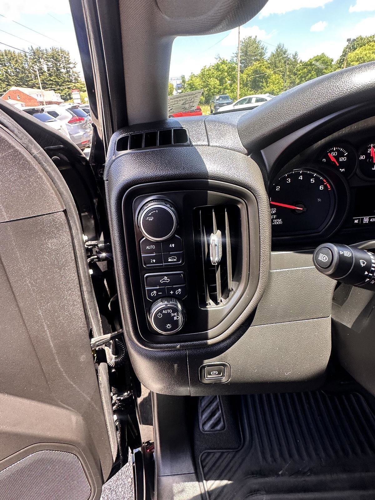 Used 2023 Chevrolet Silverado 1500 Custom image 34