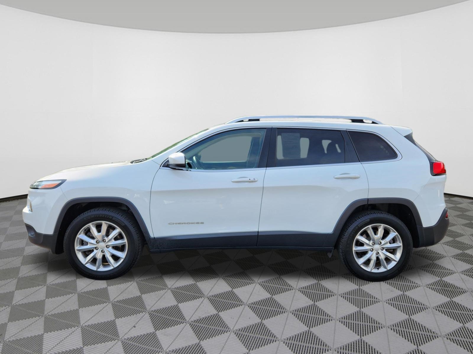 Used 2017 Jeep Cherokee Limited AWD/4WD image 5