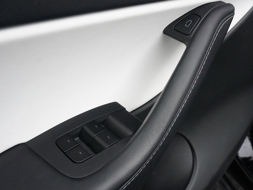 Used 2022 Tesla Model Y Performance image 34