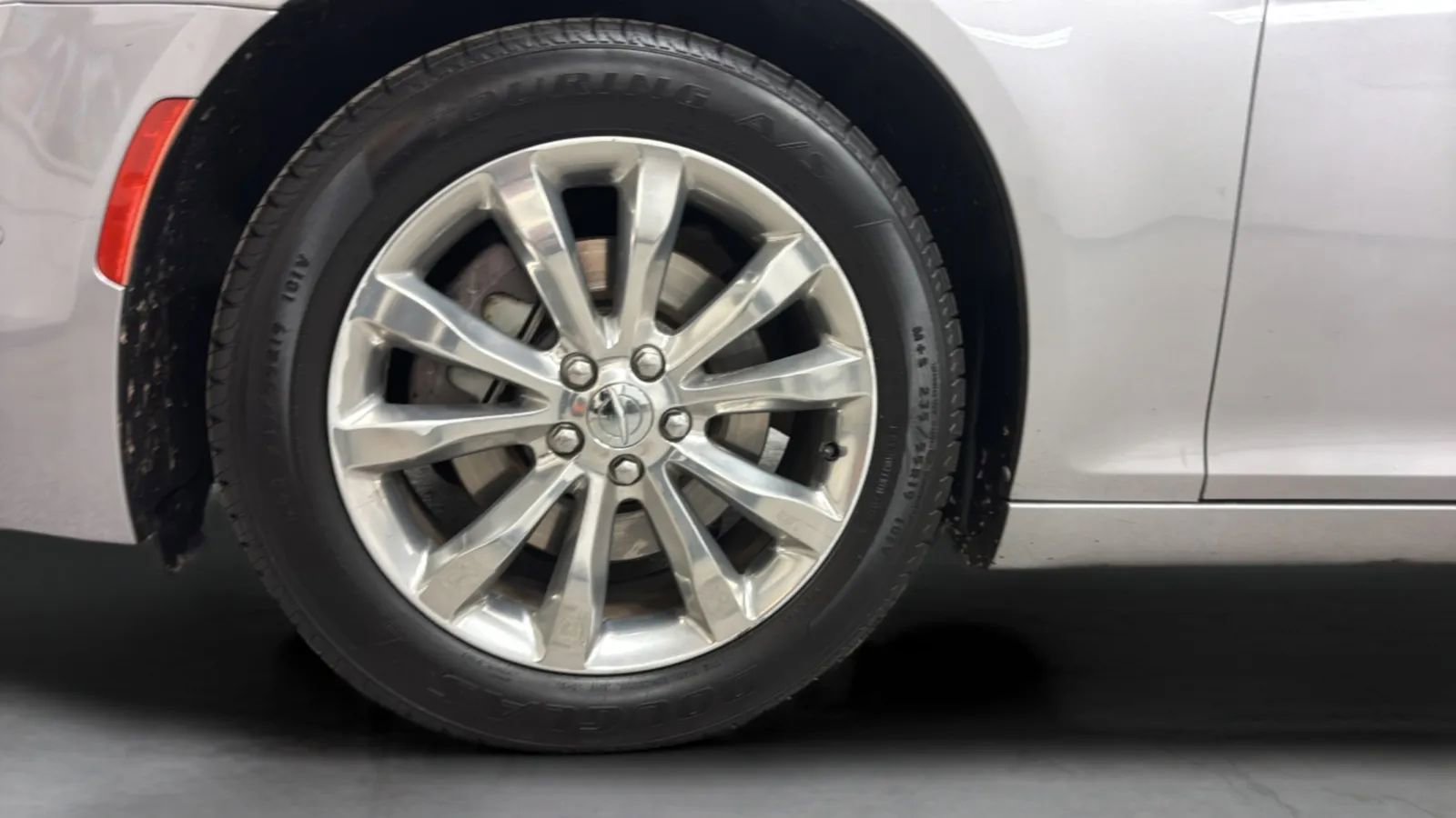 Used 2018 Chrysler 300 Limited w/ Safetytec Plus Group AWD/4WD image 31