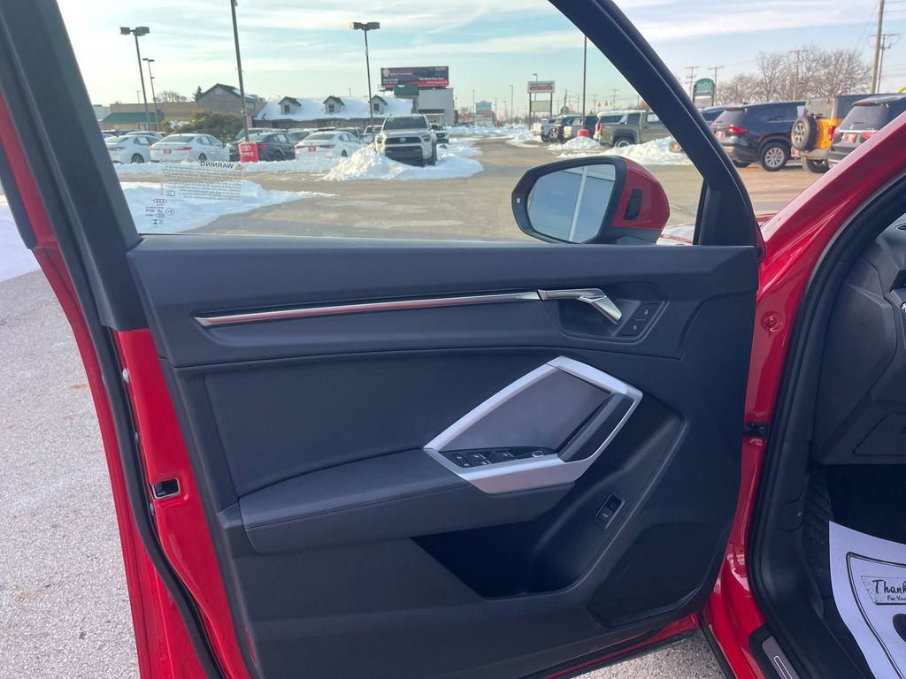 Used 2025 Audi Q3 2.0T Premium image 11