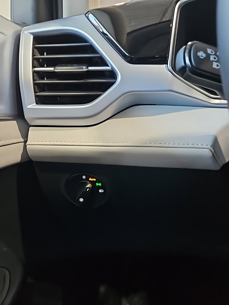 New 2026 Volkswagen Taos SE image 35