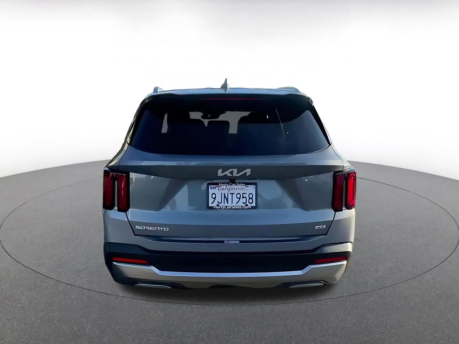 Used 2024 Kia Sorento S image 12